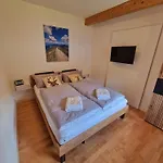 Alpenglueck アパート *